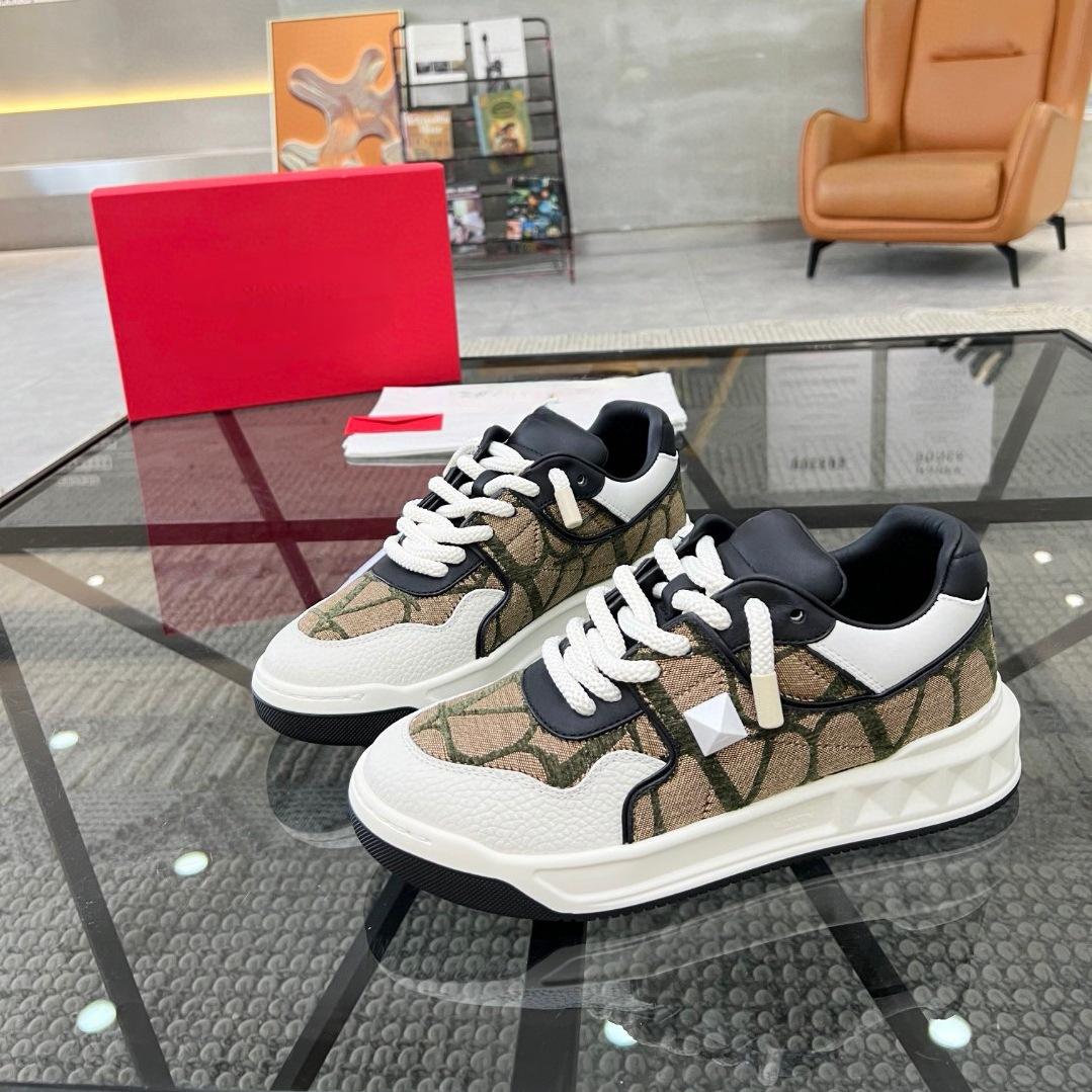 

Classic Printed Shoes with Checkered Leopard Print Fashionable and Trendy Breathable Sponge Sole Rivet Casual Men s Shoes Board Shoes 44