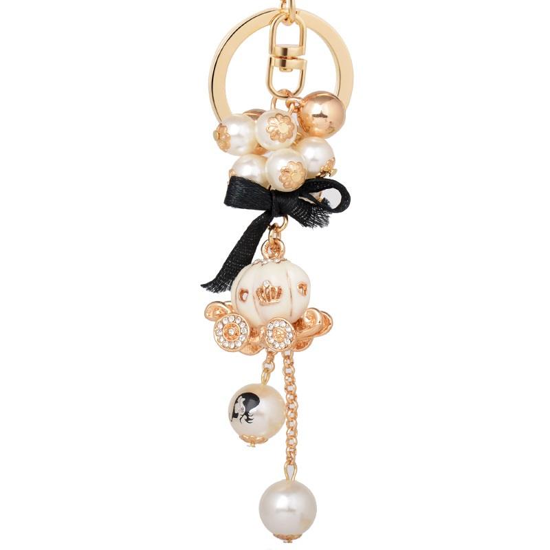 Pearl Pendant Keychains Pumpkin Carriage Keychain For Woman Luxury Jewelry Bow Car Keyring Camellia Bag Decoration