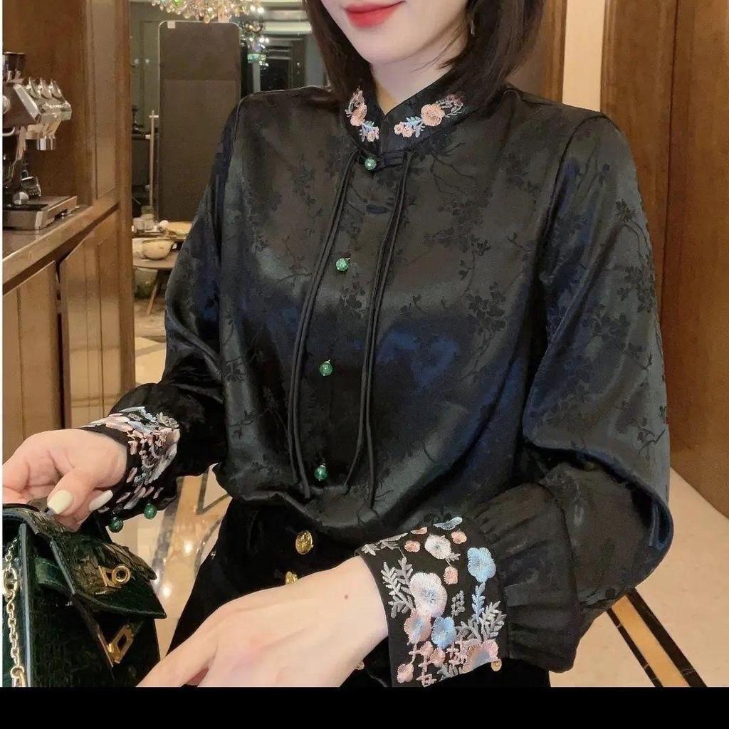 Camisa Retrô Bordada Branca da Moda com Botão Estilo Chinês para Vestuário Feminino de Primavera