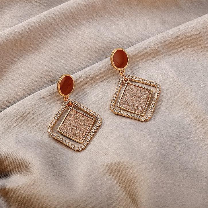 

Серьги-иглы с подвесками Геометрические серьги из кристаллов Полые кристаллы Матовая текстура Длинные серьги Модные преувеличения Дамы