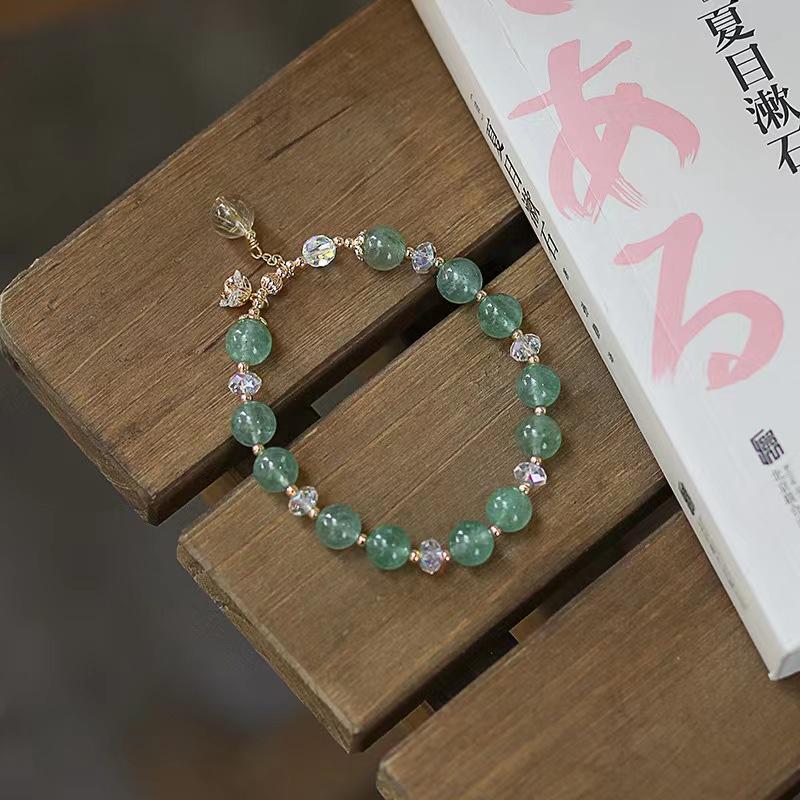 

Natural Green Strawberry Crystal Bracelet Flower Pendant Ornament Bangles Women Fashion Jewelry accessories Gift