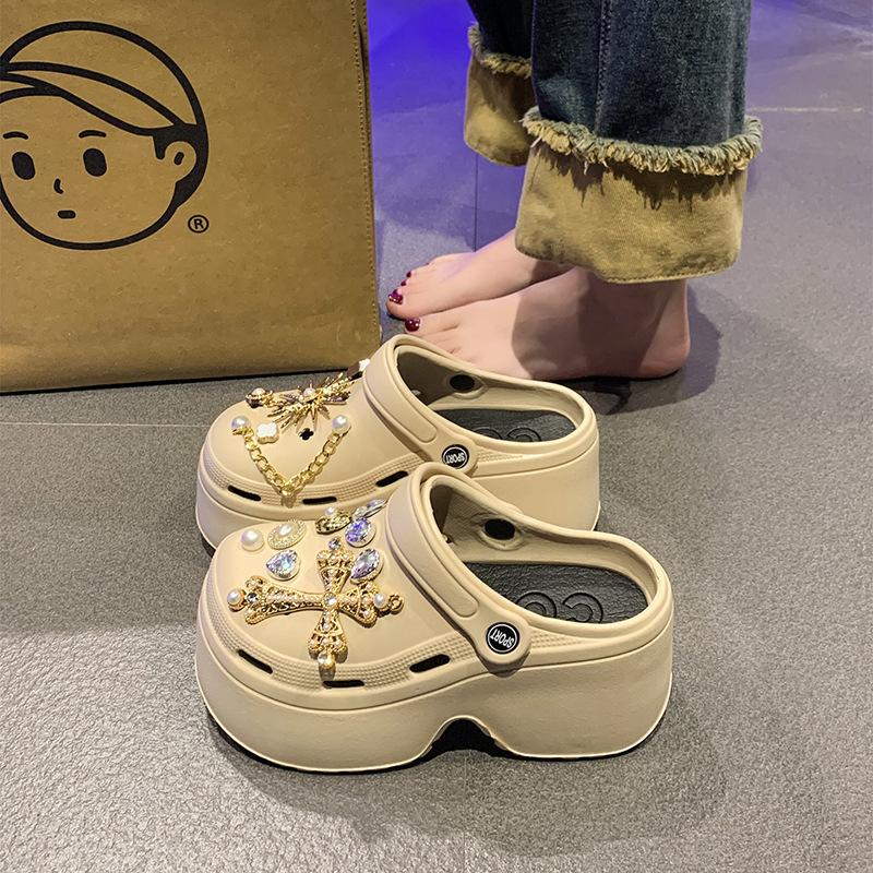 Internet celebrity rhinestone small 7CM hole shoes women wear summer new muffin thick bottom cute bag head cool