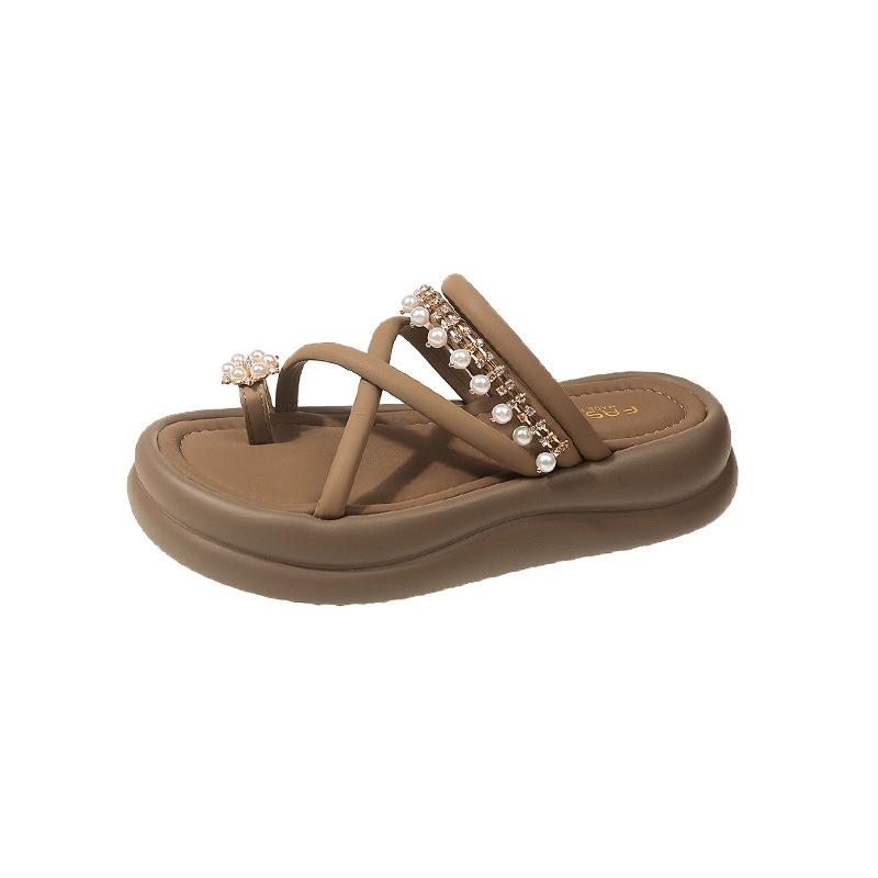 Women's Korean version of cool slippers thick-soled non-slip one-word slippers 2025 summer outer wear lady set toe pearl Roman sandals
