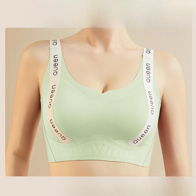 Large Size Women's Large Breasts Show A Small Retraction of The Pair of Breasts To Prevent Sagging Pregnant Bra