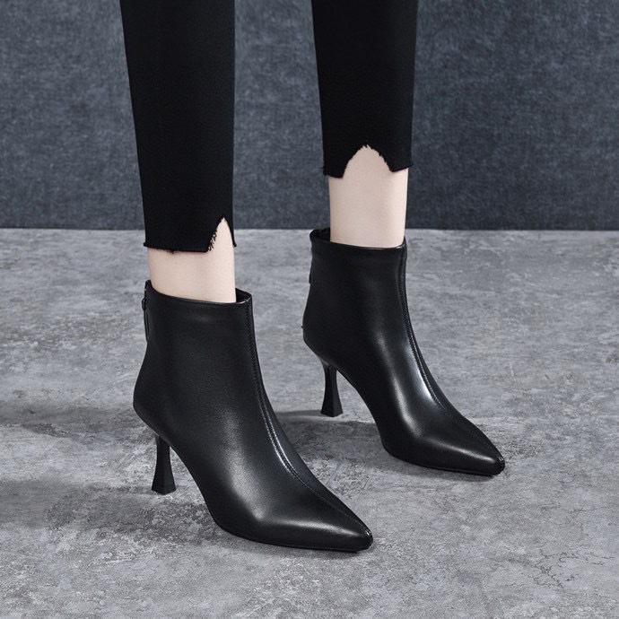 

Женские осенние ботильоны на шпильке с острым носком - телесная кожа коровы с задней молнией 35