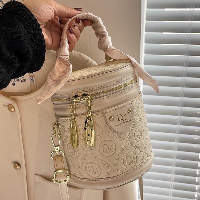Bag Women's Bag New Autumn and Winter High-end Sense Niche Cylinder Handbag Bucket Bag Versatile and Popular Messenger Bag