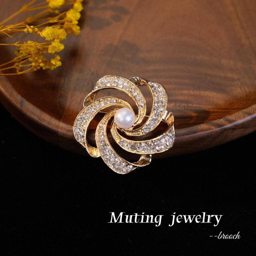 Luxury Korean Sparkling Diamond Brooch Corsage – Simple, Fashionable Jewelry Pin