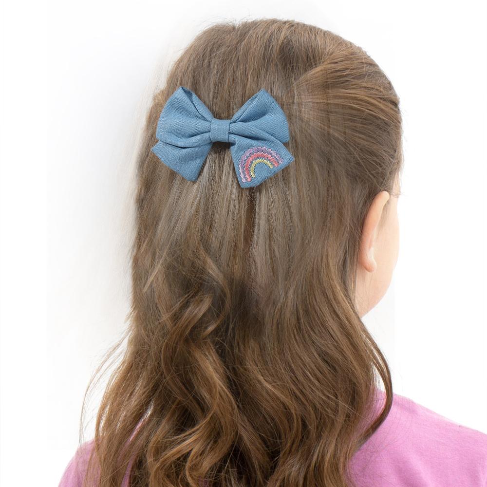 2 Stück Himmelblaue Haarnadeln mit gestickter Regenbogen-Schleife Handgefertigte Klemmen Mädchen Haarspangen Kinder Schule Party Accessoires Kopfschmuck