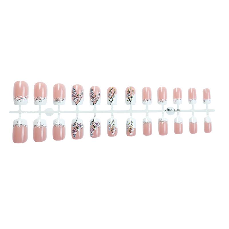 

Летние Цветочные Ногти Средней Длины с Французским Кончиком