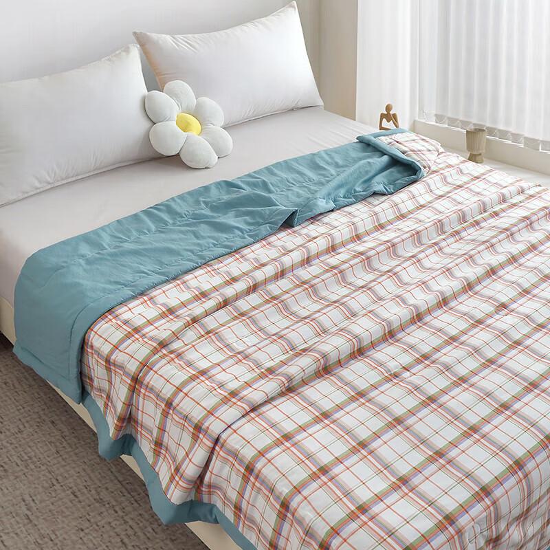 Muji-Style Breathable White Grid Summer Quilt