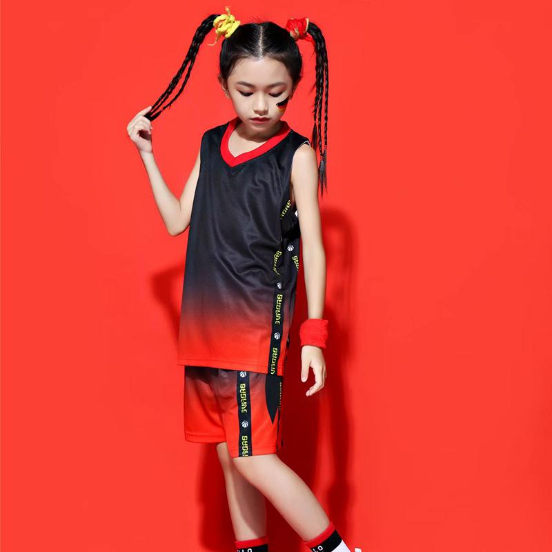 

Новый летний баскетбольный комплект формы для детей - размеры S, M, L для мальчиков и девочек Extra Small чёрный