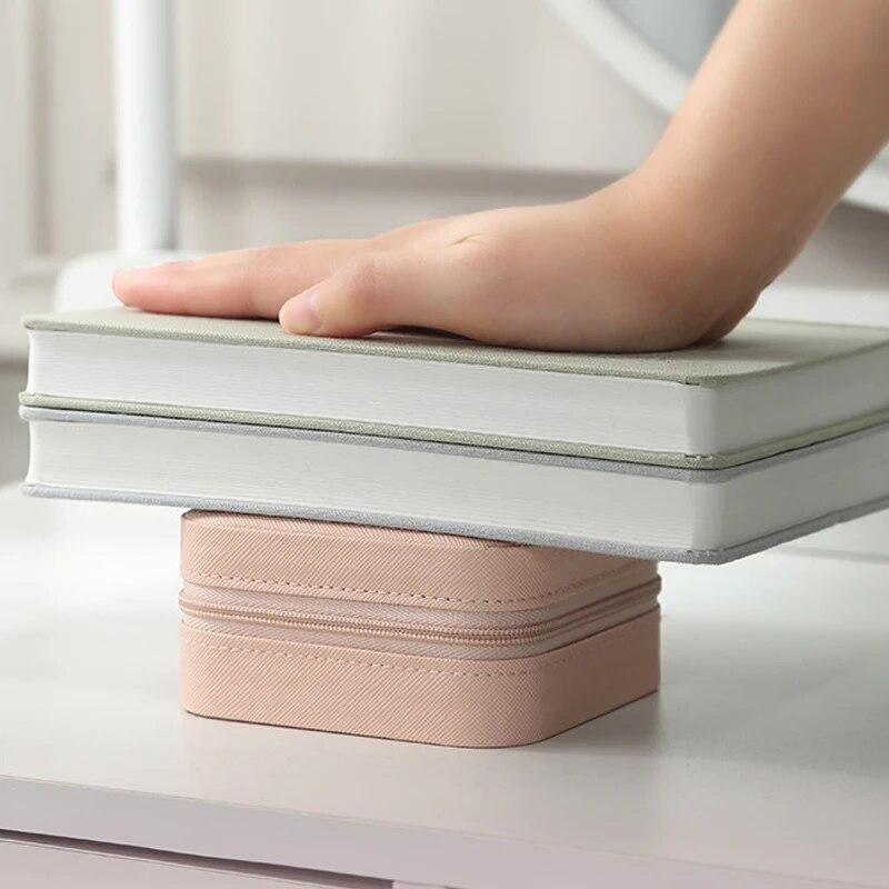 Tragbarer Mini Schmuckorganisator Zuhause Reise Ohrring Halskette Organizer Ringorganisator Leder Ausstellungsbox