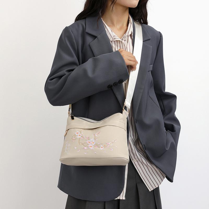 Flower Embroidery Crossbody Bag Fashion Casual Women Shoulder Bag Large Capacity Multi Pockets Purses Daily Portable Handbag