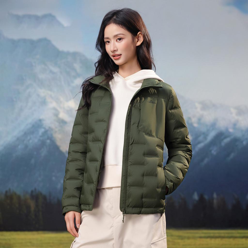 Autumn and winter outdoor travel, couples stacking liners to keep warm, light down jackets for men and women