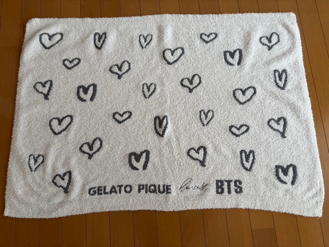 

[USED] GELATO PIQUE BTS Collaboration Heart Print Blanket (Pink)