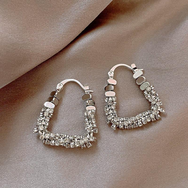Luxurious And Sophisticated Earrings, Trendy Stud Earrings With A Retro Feel.
