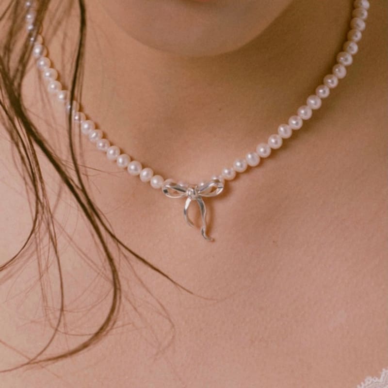 Nuavo Ribbon Tie Pearls