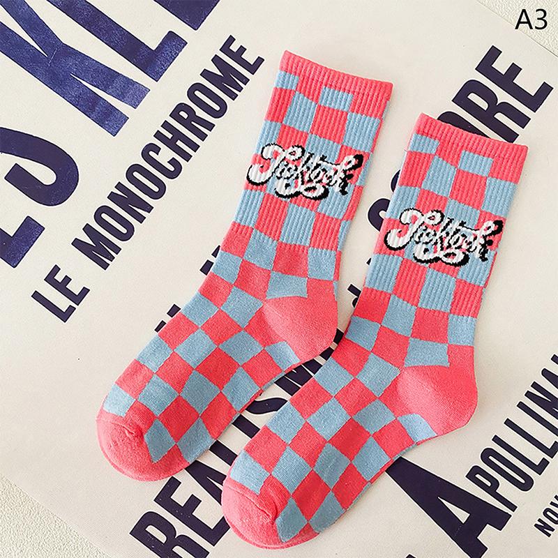 Cute Female Spring and Autumn American retro personality mid-tube socks art college wind sports socks cotton socks