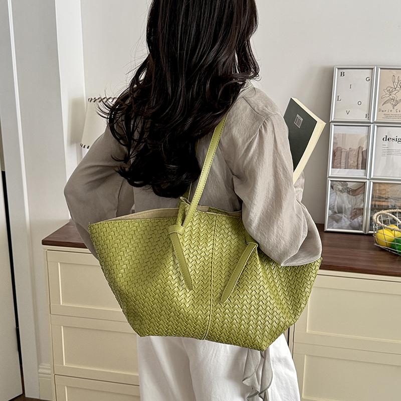 Woven Leather Tote Bag for Women Large Capacity Shoulder Handbag for Work and Shopping
