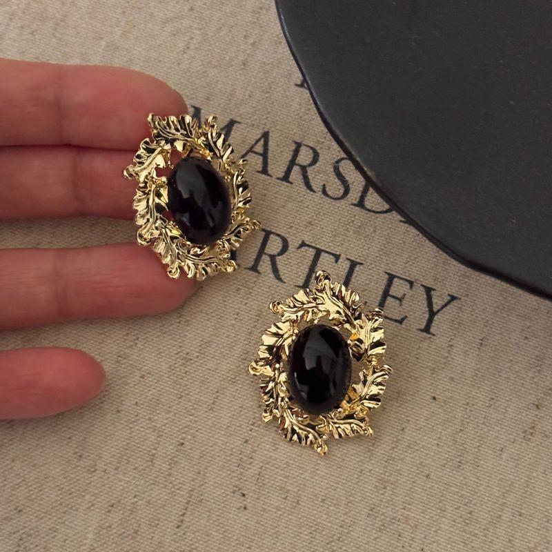 Chinese Style Black Oval Metal Exaggerated Earrings for Women Fancy Graceful European and American Retro Court Ear Studs Earrings A Pair of Pierced Ears [Earrings]