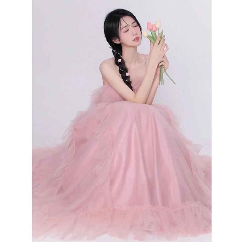 Studio-Themed Wedding Dress: New Girl Style, Pink Skin-Tone Enhancing, Colorful Yarn, Outdoor Travel Photo Dress