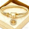 Goldenes, gedrehtes Kabelarmband mit Lebensbaum-Anhänger – Edelstahlschmuck für Damen, perfekt für Alltag und Party