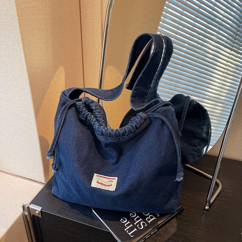Denim bag women's large-capacity new simple shoulder bag high-end sense light commuter tote bag