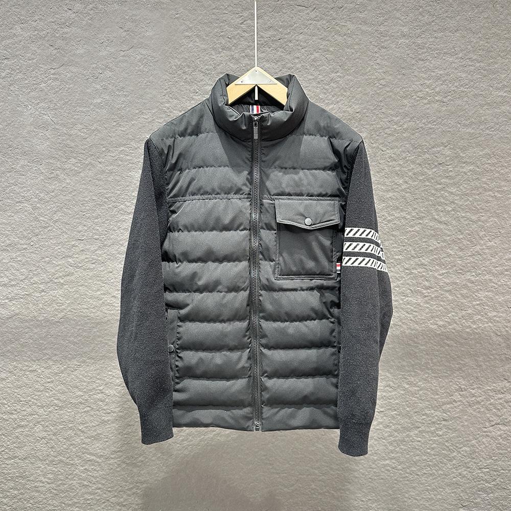 

2025 Men s Versatile Stand Collar Down Jacket with Knit Sleeve Patchwork and Three Stripes XL чорний