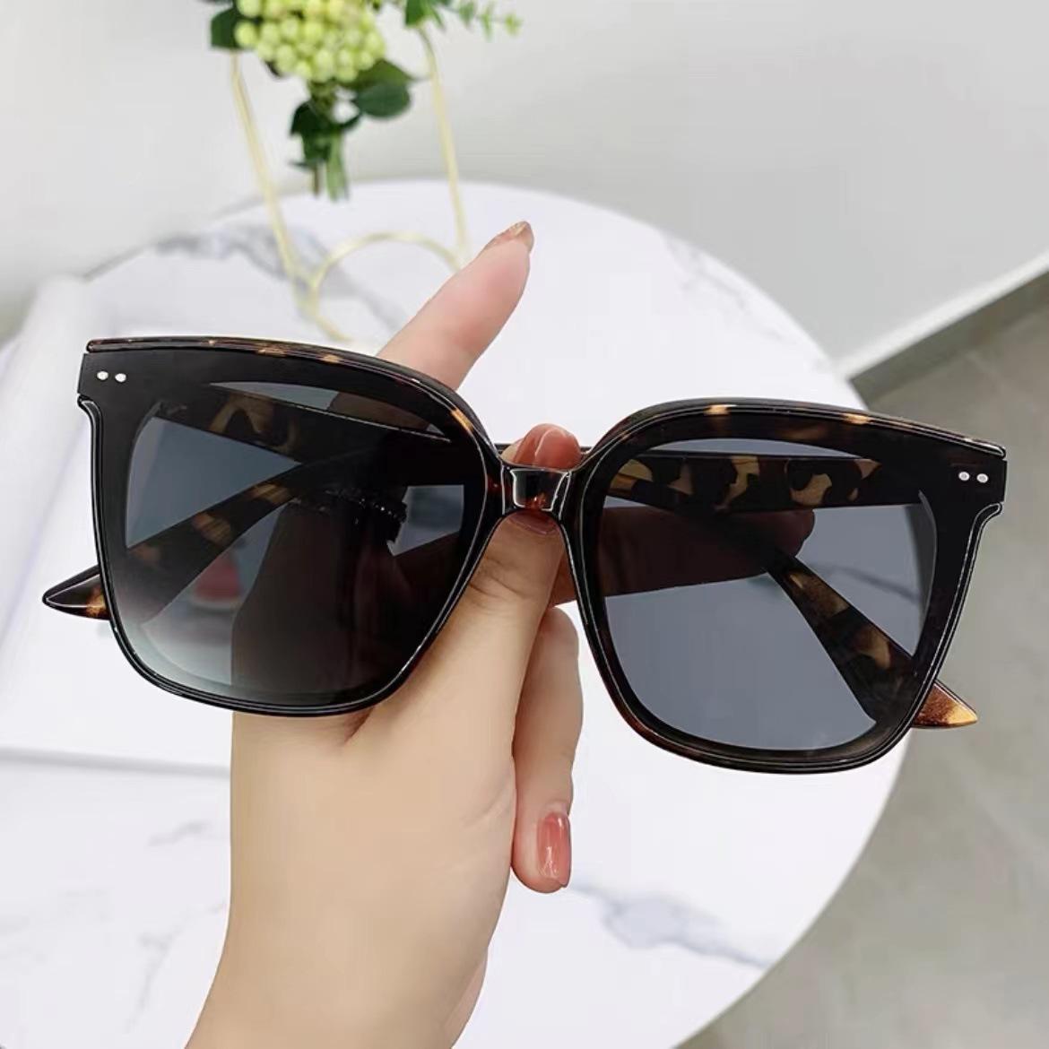 

New Small Rectangle Sun Glasses Women Oval Vintage Glasses Designer Sun Glasses For Women Shades Female UV400 Eyewear As shown in the figu