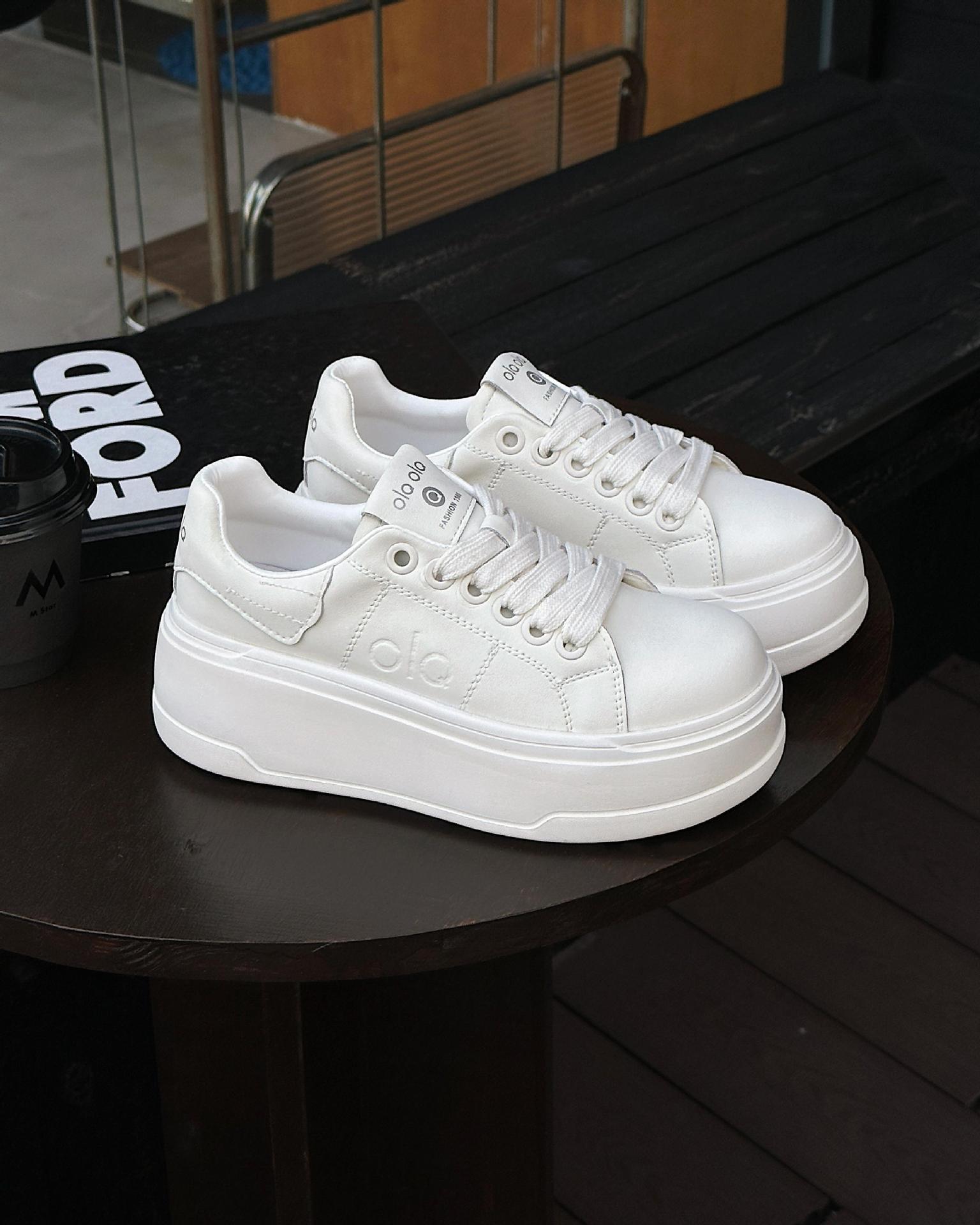 

White sneakers women s 2025 spring new platform white shoes ugly cute big head bread shoes heightening casual board shoes 35