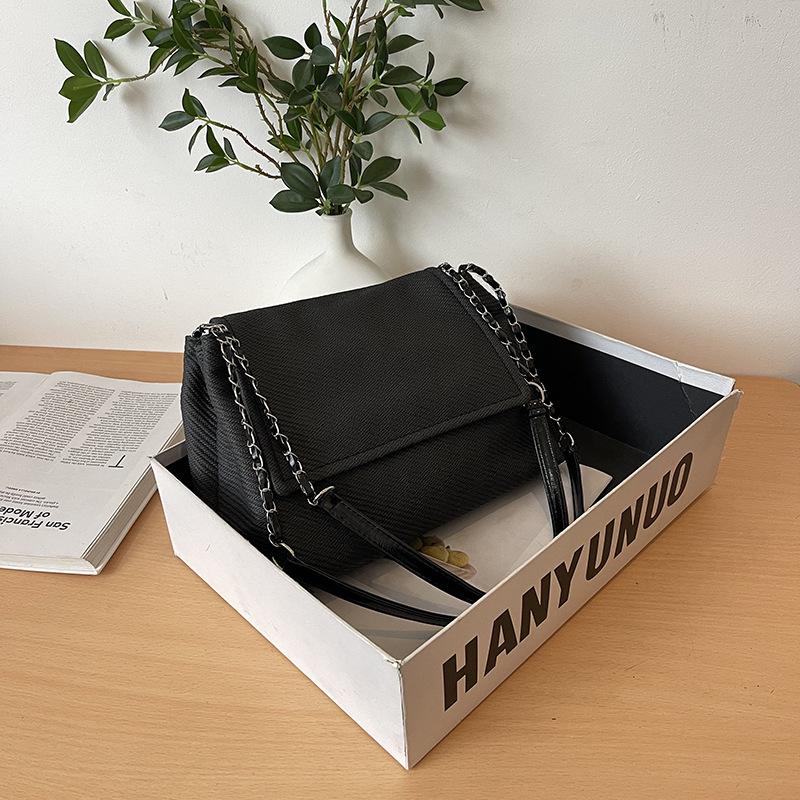 

Solid color personalized large-capacity commuting new tote bag women s niche design retro versatile casual shoulder bag чёрный