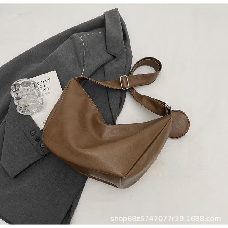 

Сумка большой вместимости женская из мягкой кожи сумка подмышку ПУ новый нишевый дизайн широкополосная сумка кроссбоди повседневная сумка-пельмень