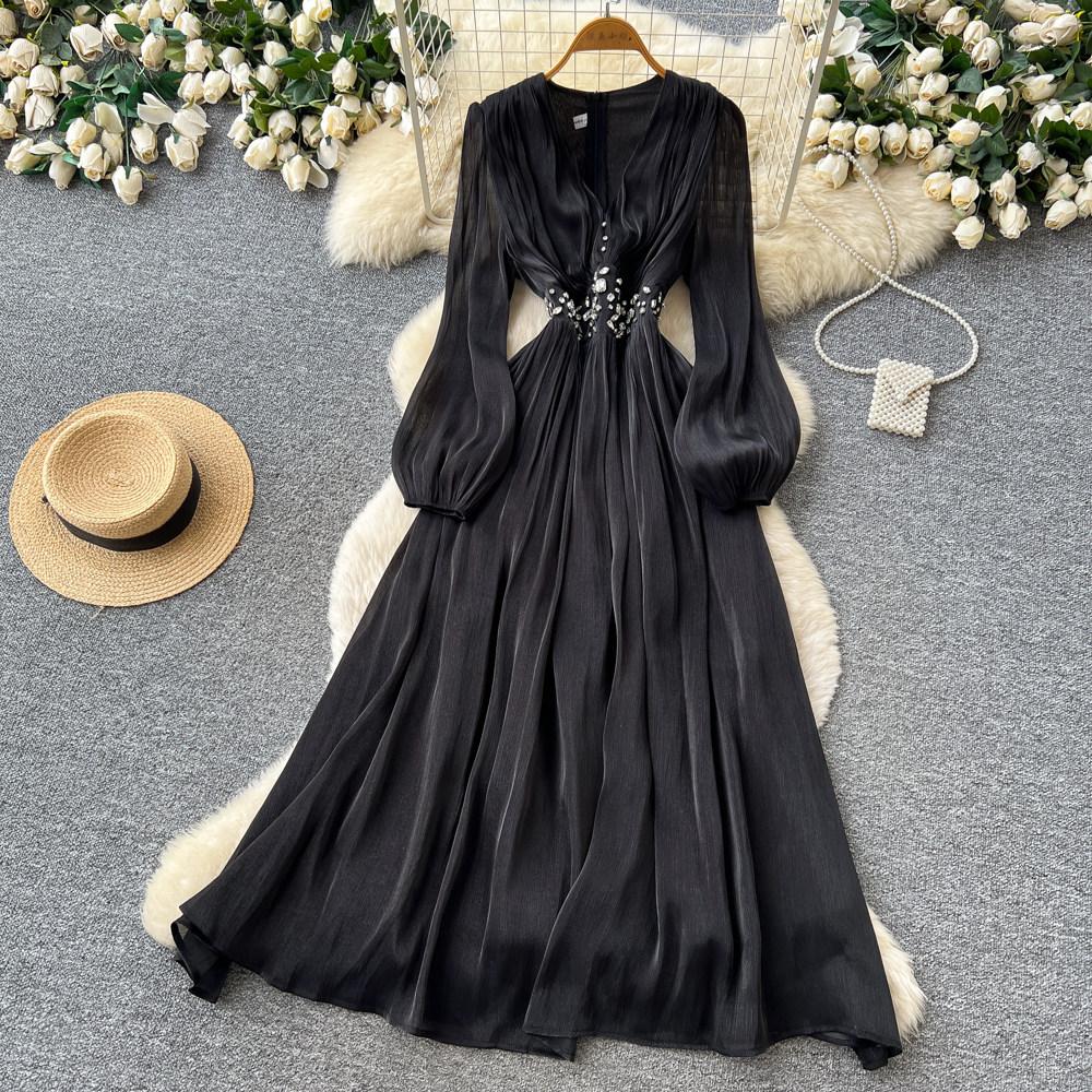 French retro red V-neck lantern sleeve bead dress, women's waist and thin temperament elegant and big swing dress