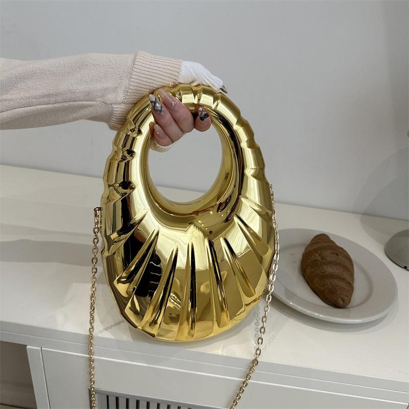 

Personalized acrylic bag women s 2025 new European and American fashion diamond niche hand carry shoulder chain dinner bag золотий