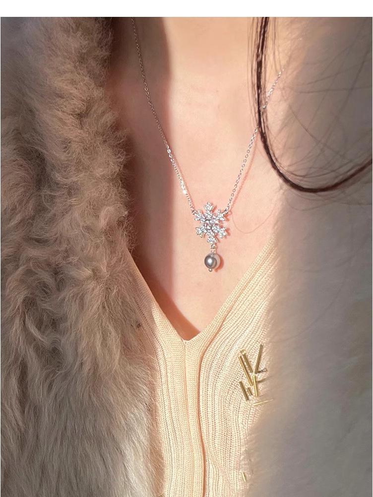 

Exquisite Snowflake Zircon & Pearl Necklace - Versatile Christmas Sweater Chain