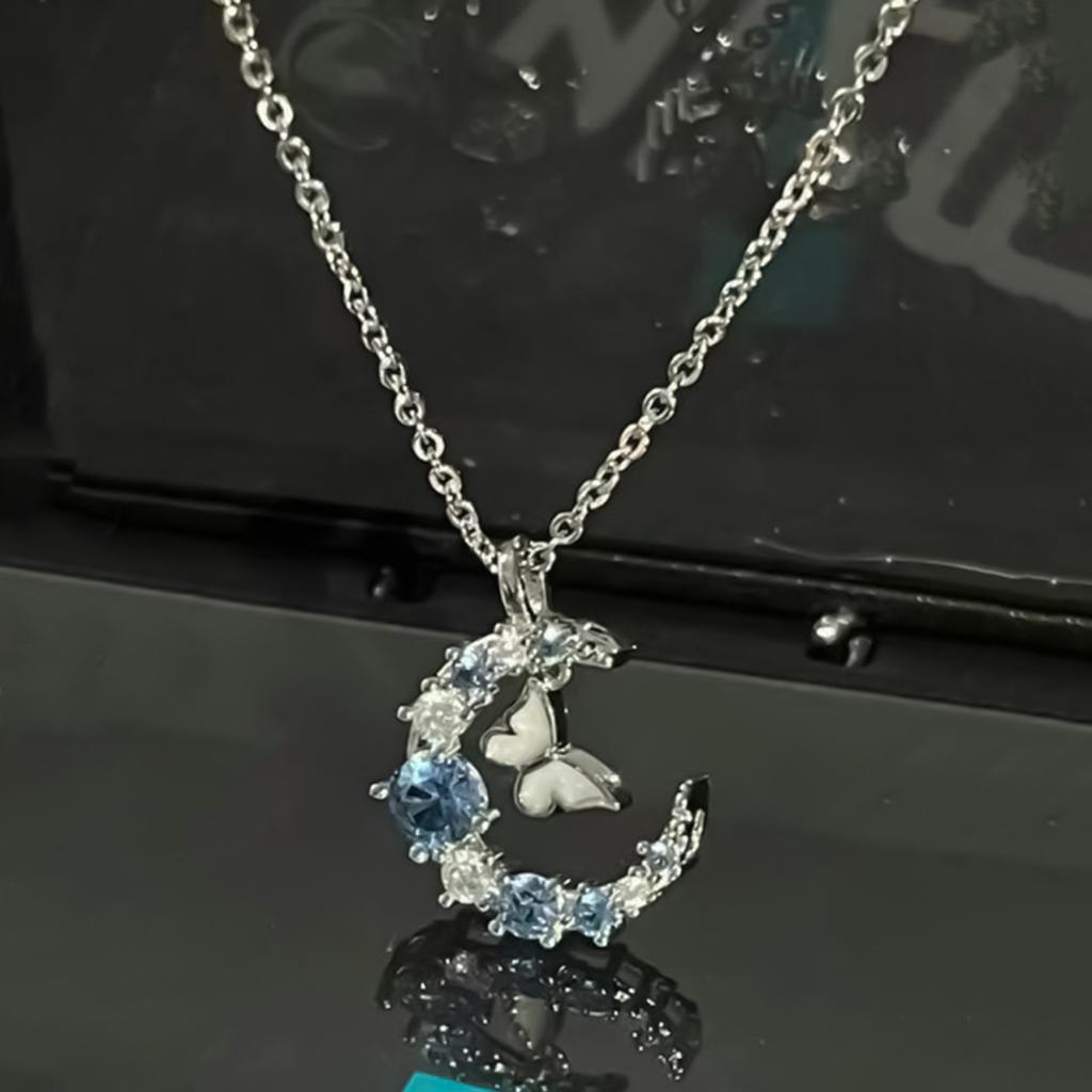 Moon and Butterfly Necklace Vintage Celestial Necklace Romantic Jewelry for Girlfriend Wife Daughter