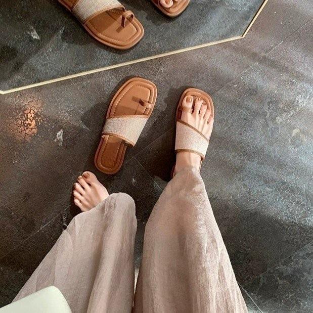 Square head cover toe straw woven flat slippers women's summer wear new casual sandals belt