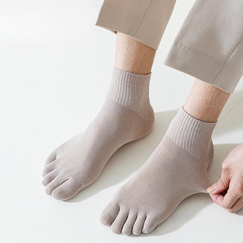 

Men s Breathable, Lightweight Sports Cotton Boneless Five-fingered Short Socks 1 pair білий