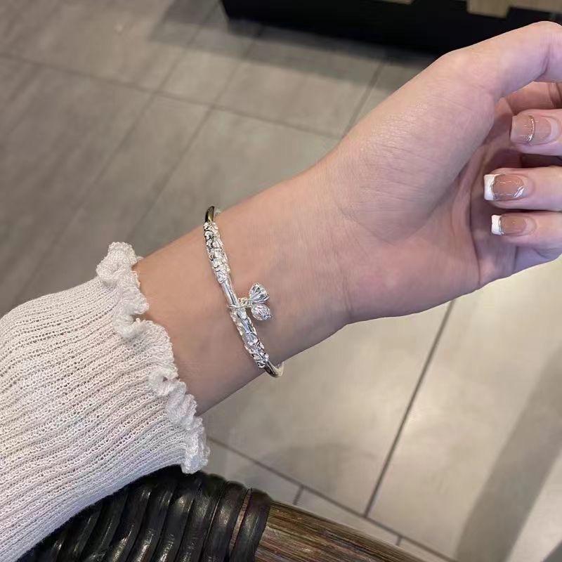 Two Worlds Lotus Bracelet Women's Lotus Lotus Niche Solid Push-pull Adjustment Relief Antique Bracelet