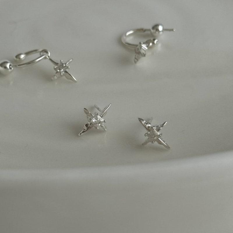 THE BORING Moissanite Star Earrings