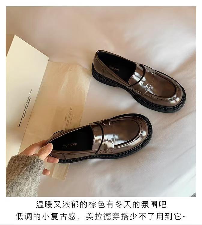 

[sheii Su Yinyin] Da Mimi same style~ m6 leather hand-sewn thread stepping on lazy loafers women s small leather shoes 40