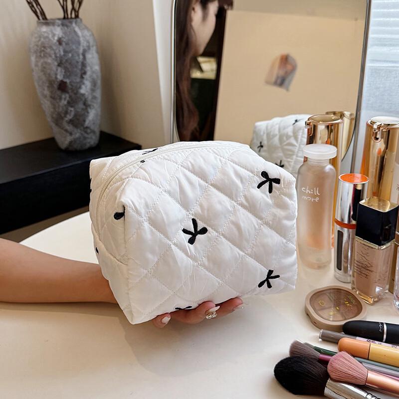 MDNG Bowknot Portable Makeup & Wash Bag 1