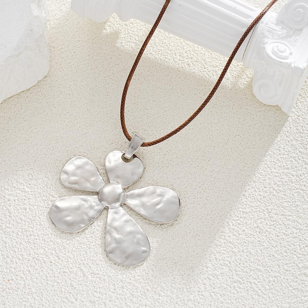 Fashion Exaggerate Flower Pendant Necklace Vintage Silver Color Irregular Large Floral Rope Chain Necklaces Boho Wedding Jewelry