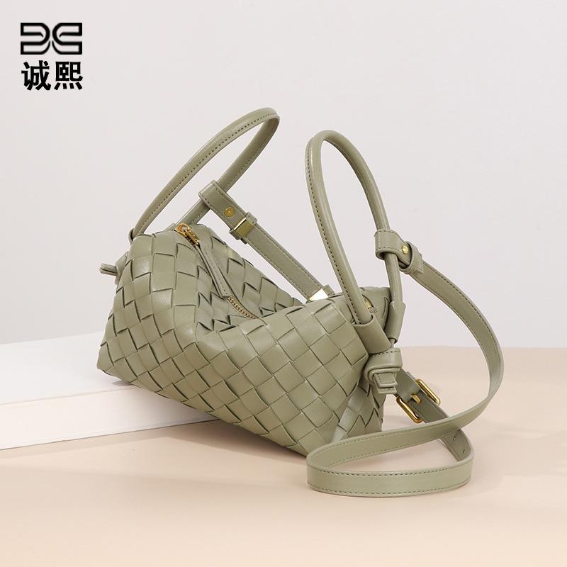 Fashion New Two-handed Wrist Hand-held Women's Bag Hand-woven Bag Design Sense Trendy Pillow Bag Single Shoulder Messenger Bag