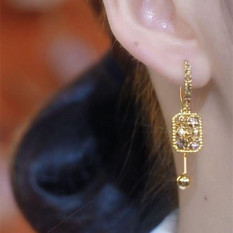 Retro Design High Sense Geometric Earrings, New Trendy Temperament Square Zircon Ear Buckle Internet Celebrity Earrings