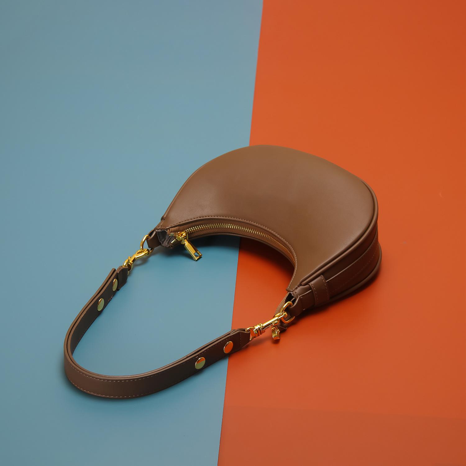 High-end underarm bag 2024 spring/summer new fashion versatile crescent saddle bag single shoulder crossbody bag women s baguette bag