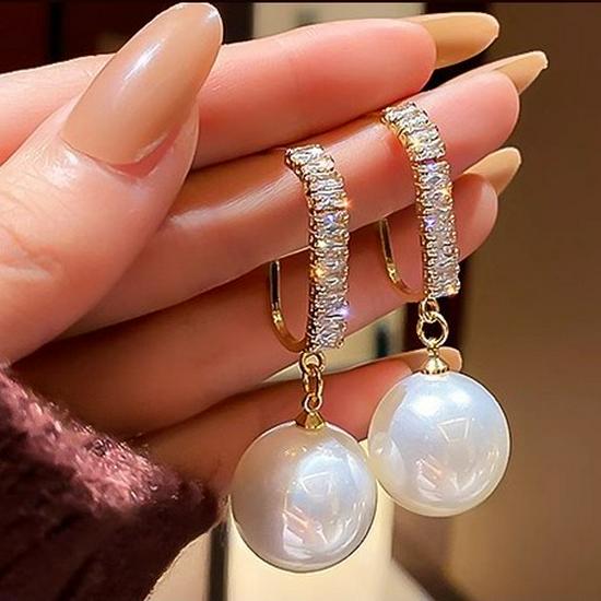 S925 Silver Large Pearl Earrings - Women's Fashionable Studs, Elegant High-End Light Luxury Style.