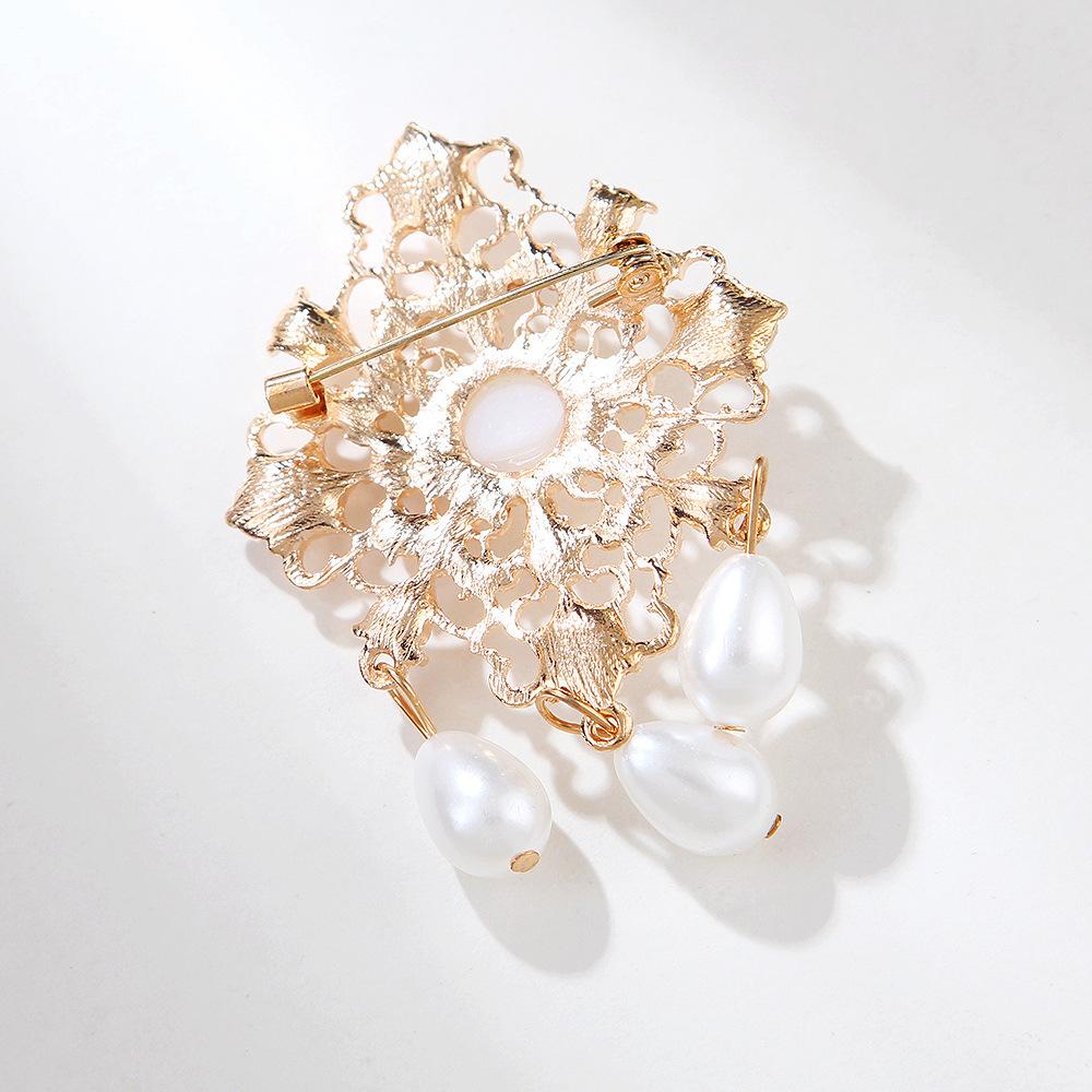 Fashion Court Retro Baroque Style Pearl Coat Brooch Anti-glossy Hundred with Pendant Accessories Long-Lasting Color Exquisite Hypoallergenic Brooch