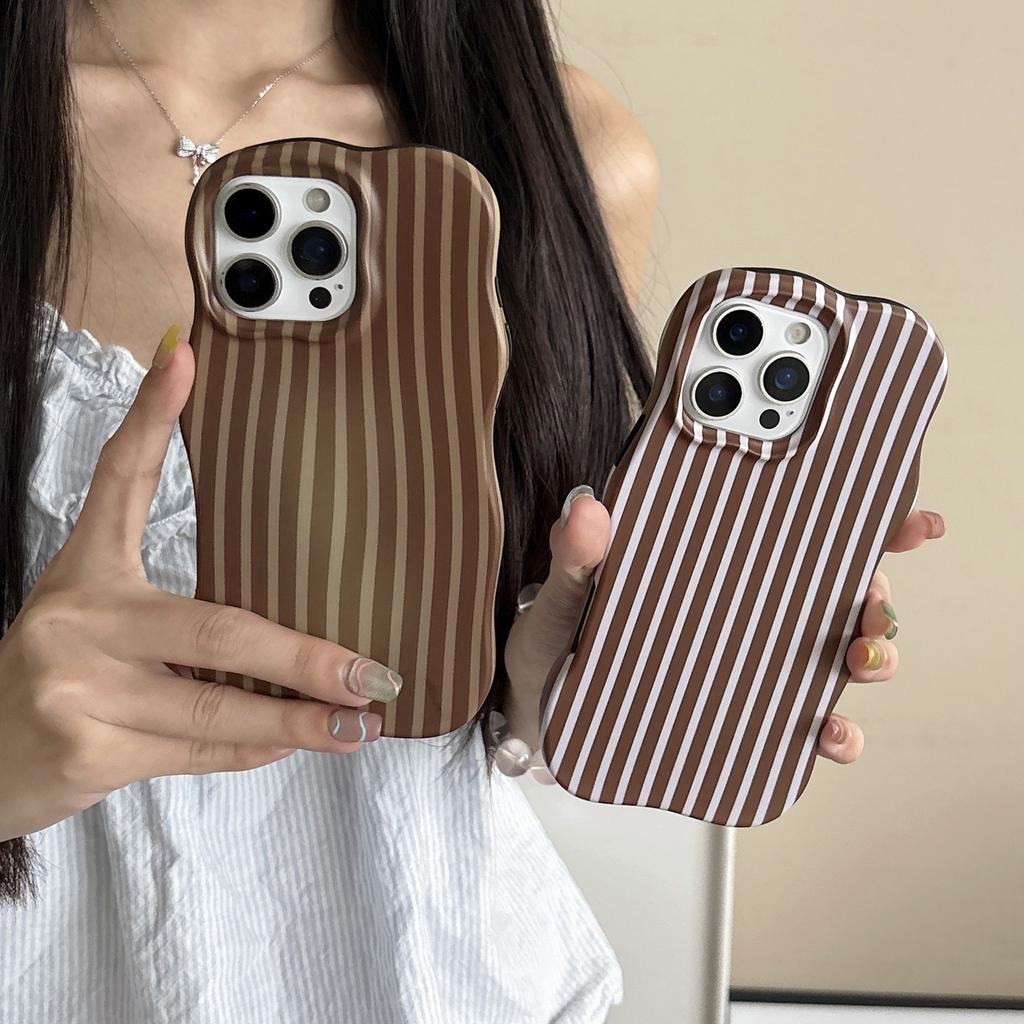 Faliste Krawędzie Paski 2 w 1 TPU+PC Odporne na Wstrząsy Etui na Telefon dla iPhone 13 14 15 16 17 Pro Max Jesienny Brązowy Kolor Matowa Osłona