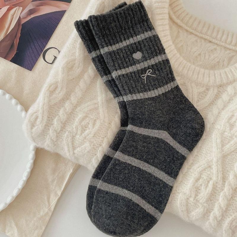 

Winter and Autumn Children s Wool Mid-length Socks with Bows and Heart-shaped Stripes, Pile-up Socks in A Simple Style, Long Socks 1 pair темно-сірий